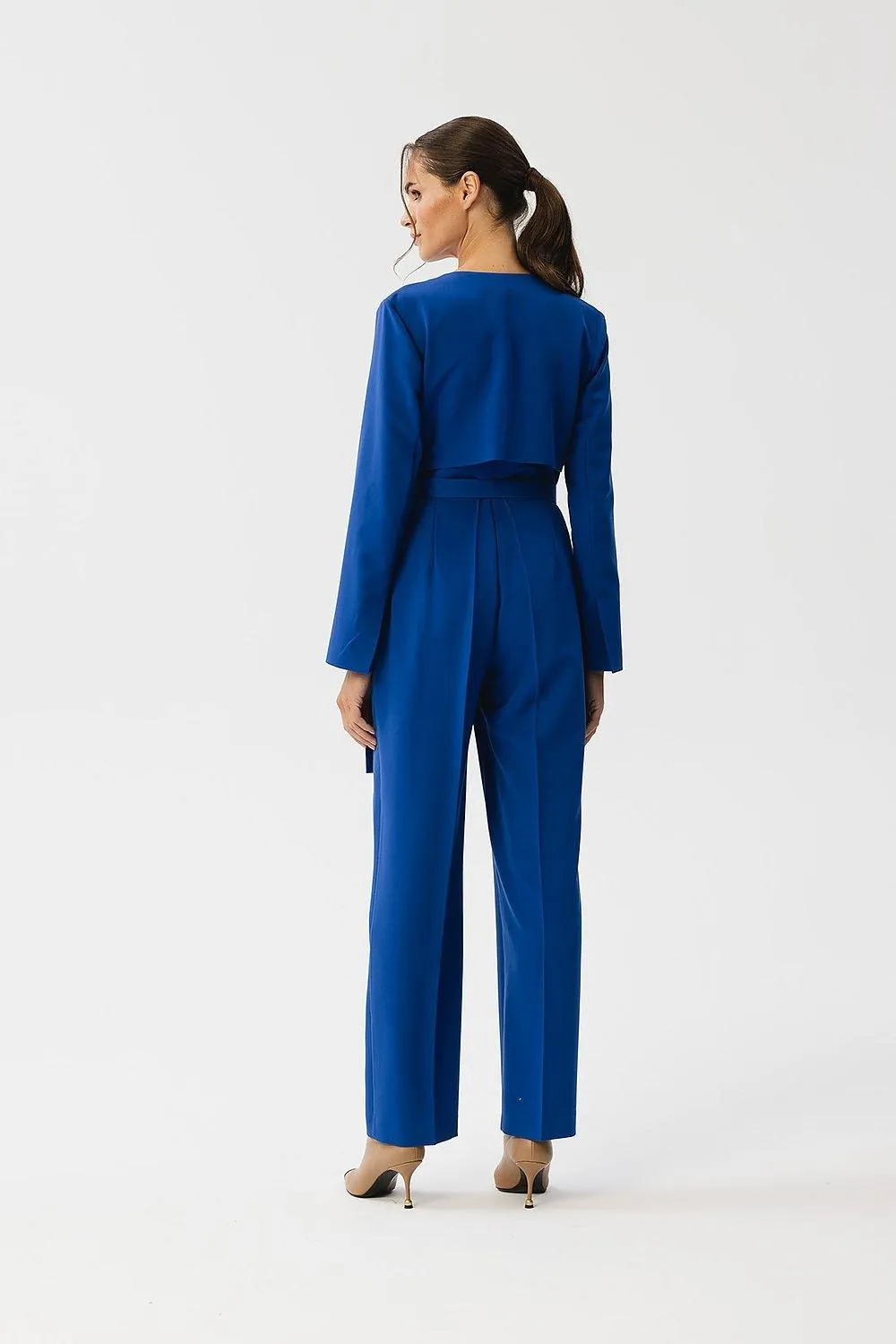 Chic Metal-Trimmed Jumpsuit with Elegant Envelope Neckline