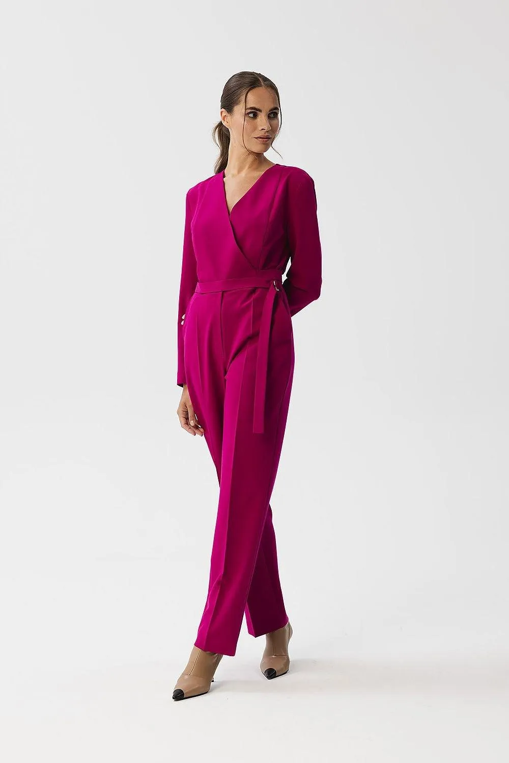 Chic Metal-Trimmed Jumpsuit with Elegant Envelope Neckline