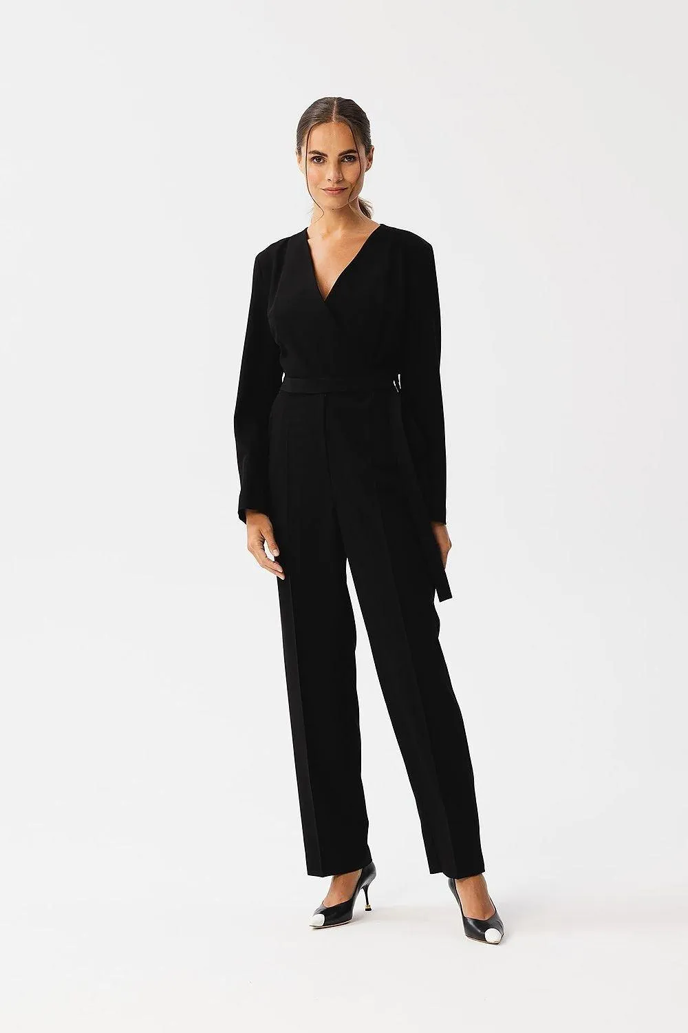 Chic Metal-Trimmed Jumpsuit with Elegant Envelope Neckline